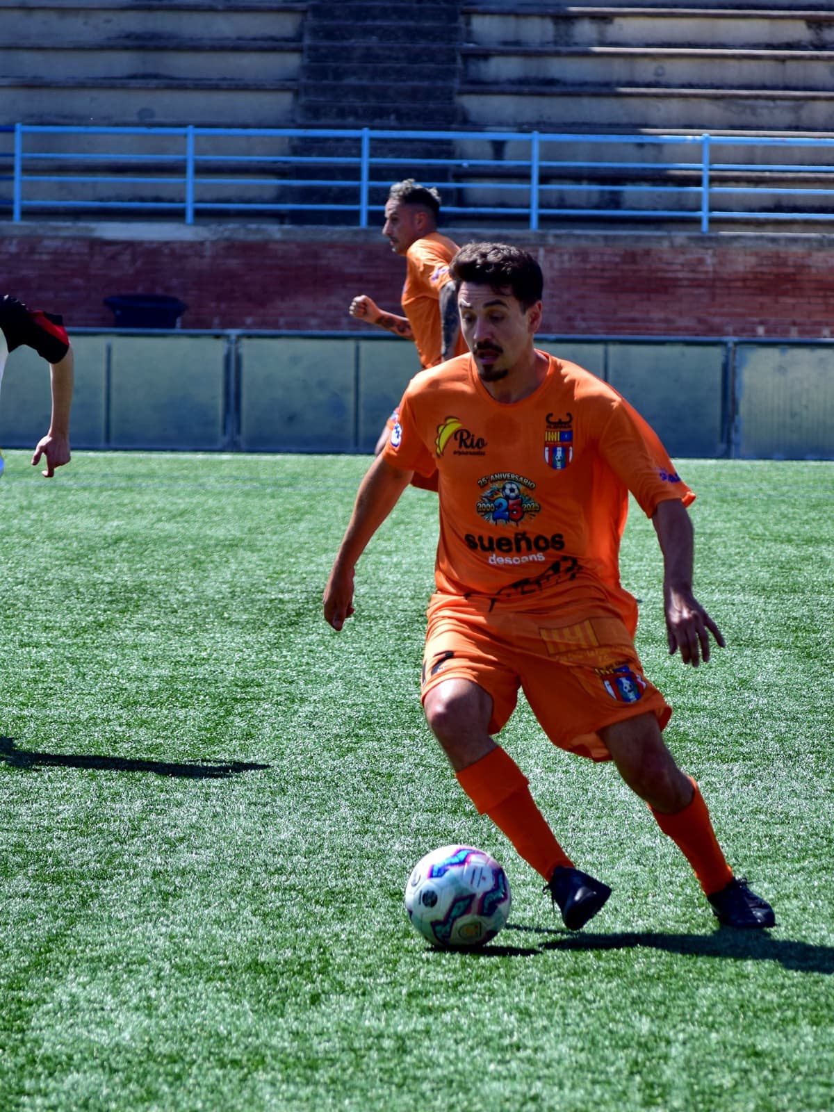 Jugador del equipo de Veteranos de Can Clota FC durante un partido